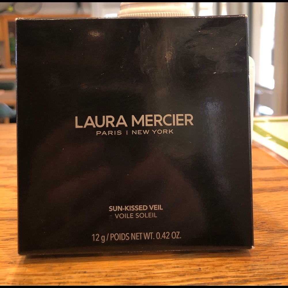 Laura Mercier - Picture 2 of 4
